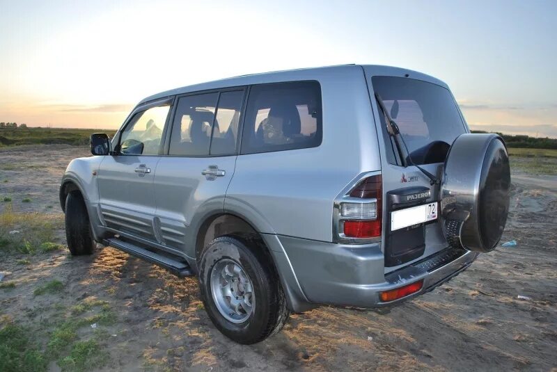 Кузова mitsubishi pajero. Мицубиси Паджеро 3 зад. Мицубиси Паджеро 3 кузов.