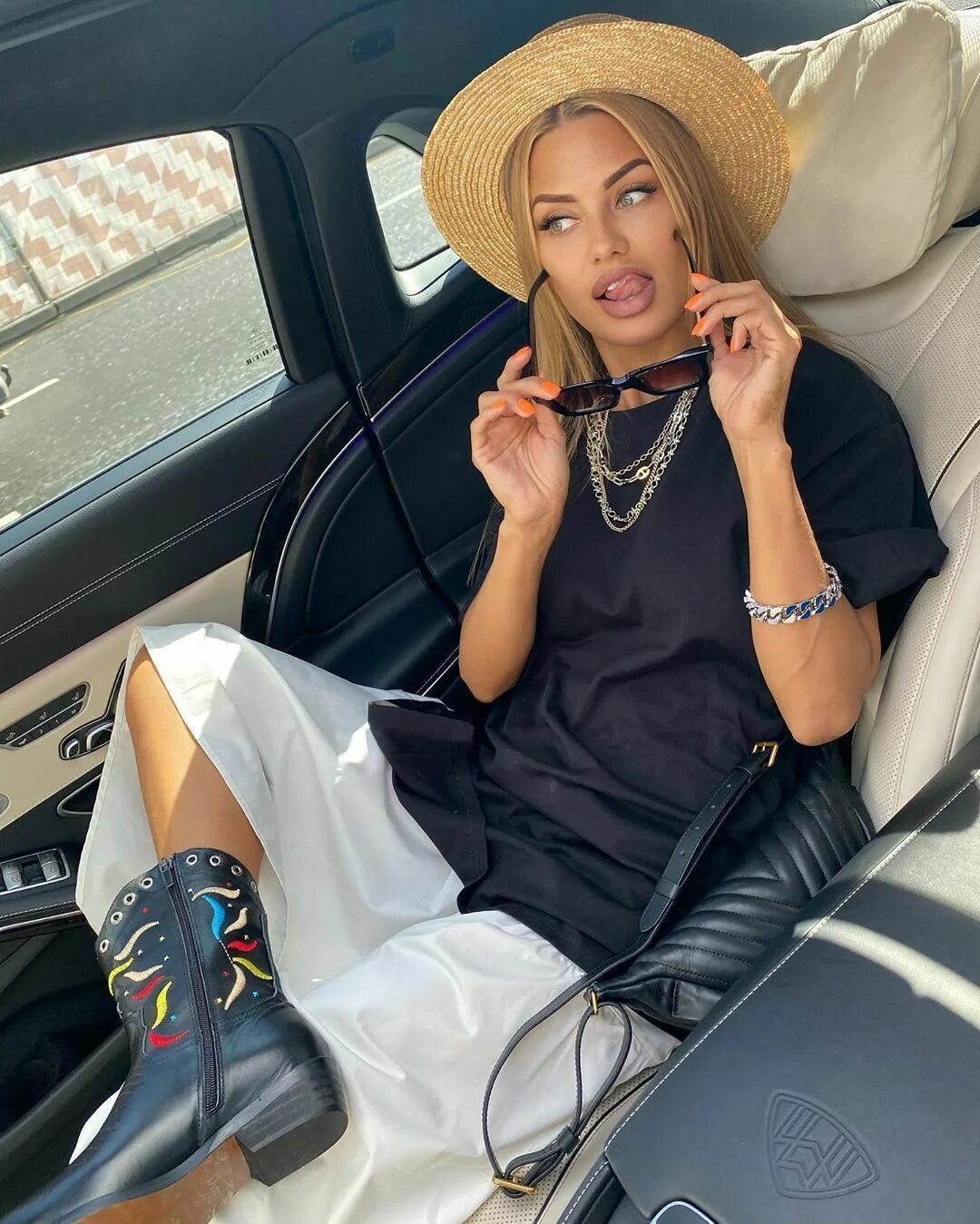 Очень богатая девушка. Шикарная жизнь девушки. Топ богатых девушек. Состоятельные девушки. Три богатые девушки.