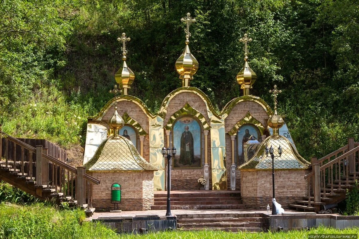 Московское святые источники. Радонеж Хотьково храм купель. Радонеж купель Сергия Радонежского. Церковь Преображения Господня, село Радонеж. Городище Радонеж.