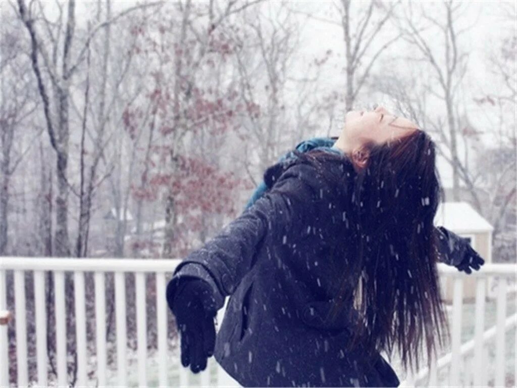 Брюнетка со спины зимой. Девушка зимой со спины на аву брюнетки. Девушка зимой со спины. Девушка зимой со спины. Девушка зимой со спины на аву брюнетки.