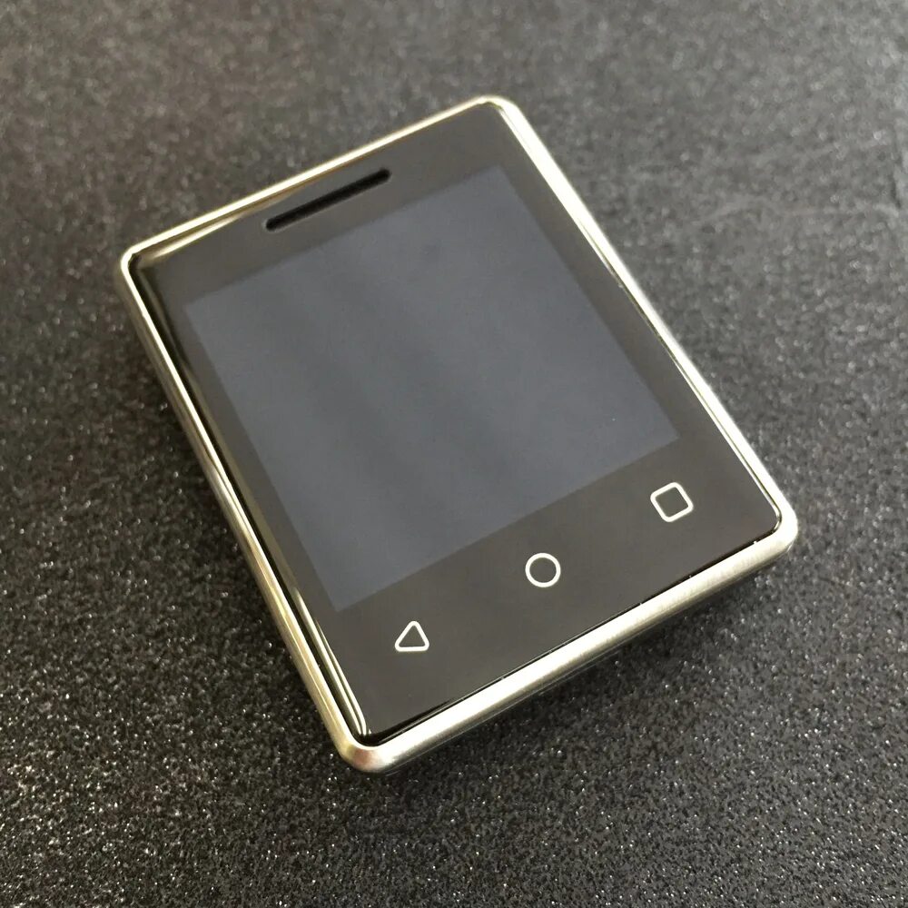 Почему сенсорные телефоны. Vphone s8. Маленький сенсорный телефон. Самый маленький сенсорный смартфон. Квадратный смартфон.