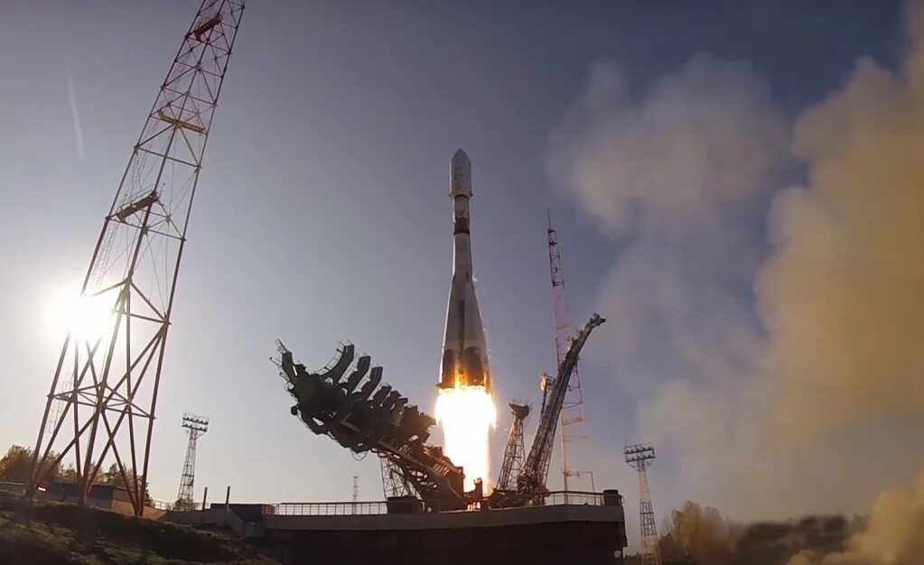 Запуск ракеты гиф. Ракета космодром плесецк. Запуск самых больших ракет с машины. Водяная ракета. Пуск ракеты из шахты.