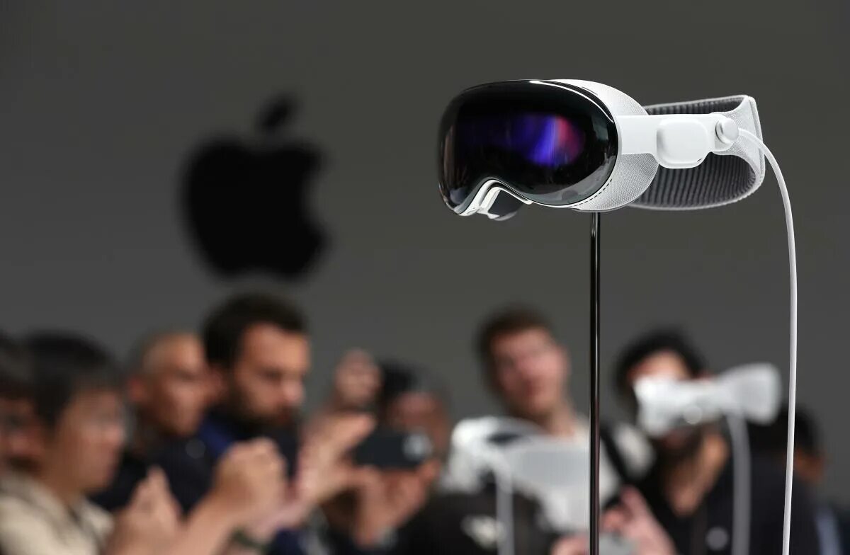 Очки дополненной реальности apple 2023. Очки дополненной реальности эпл. Apple vision pro фото. Очки дополненной реальности apple 2023. Очки дополненной реальности эпл.