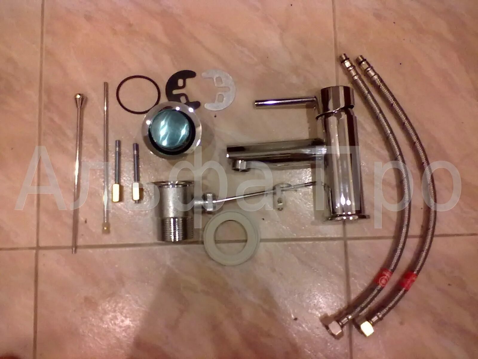 Как установить смеситель на раковину. Крепление для смесителя на кухню. крепление кухонного крана к мойке. смеситель для раковины в ванную. крепление для крана смесителя на кухне.