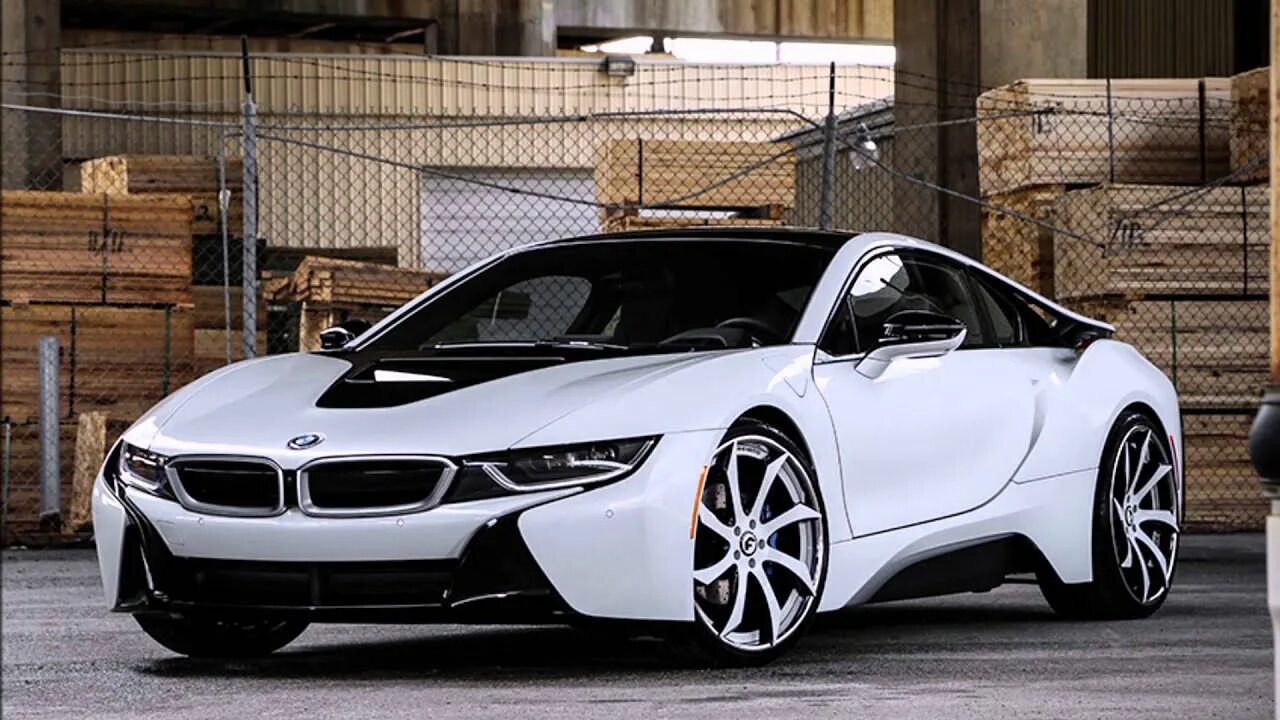 Audi r8 white. Bmw i8 белая. Audi r8 белая. Белом 8. Бмв ай 8 белая.