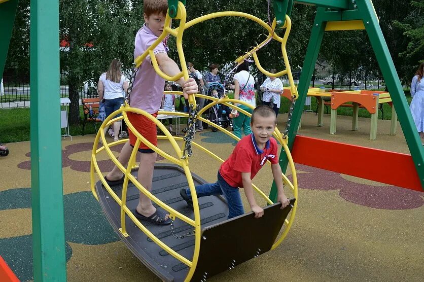 Губкин парк аттракционов. Чудо юдо град губкин аттракцион клоун. Каток губкин чудо юдо. Губкин аттракционы. Губкине.