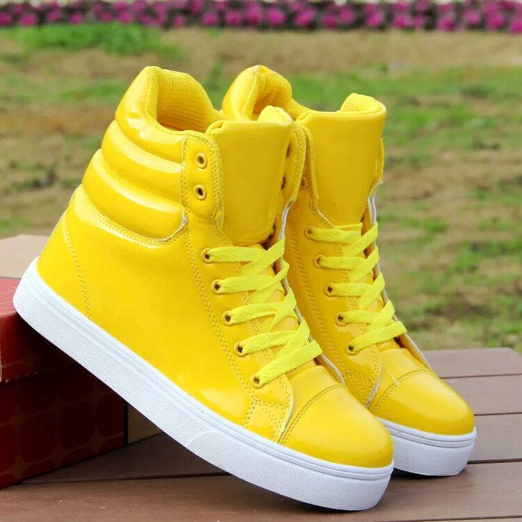 Кроссовки желтого цвета. Кроссовки. Желтые кроссовки. Желтые вещи. Желтая обувь.