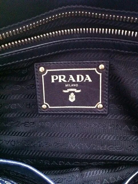 Как отличить прада. Сумка прада милано. прада милано сумка синяя. сумка prada вельвет.