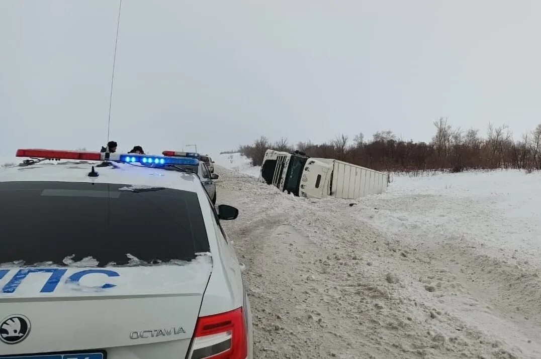 Новости акбулака оренбургской сегодня. Трасса соль Илецк Оренбург авария 23 января. Соль Оренбург трассе Илецк. Авария в соль Илецком районе.