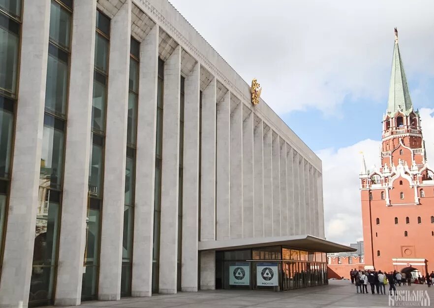 В каком году был построен государственный кремлевский. Москва государственный Кремлевский дворец большой дворец в Москве. Государственный Кремлевский дворец (ГКД). Государственный Кремлевский дворец стиль архитектуры. Кремлевский дворец съездов зал 2023.