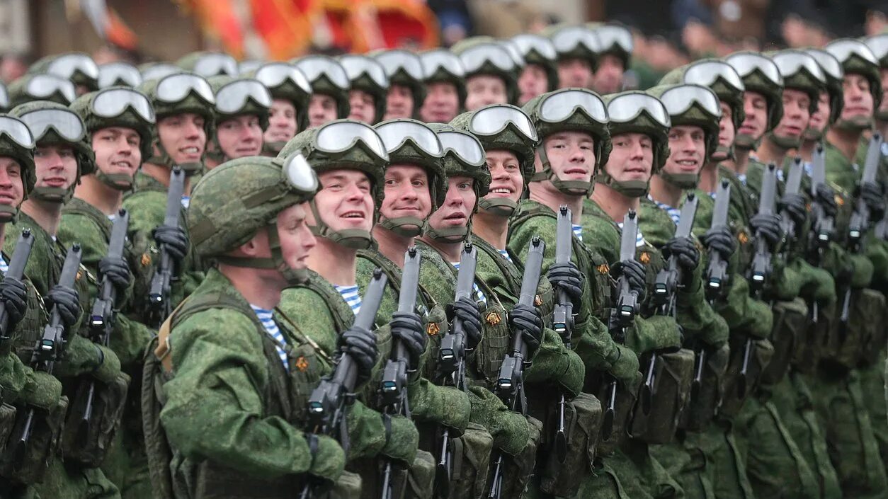 Служит российский. Служу отечеству. Служу раисе. Служит российский. Служит российский.
