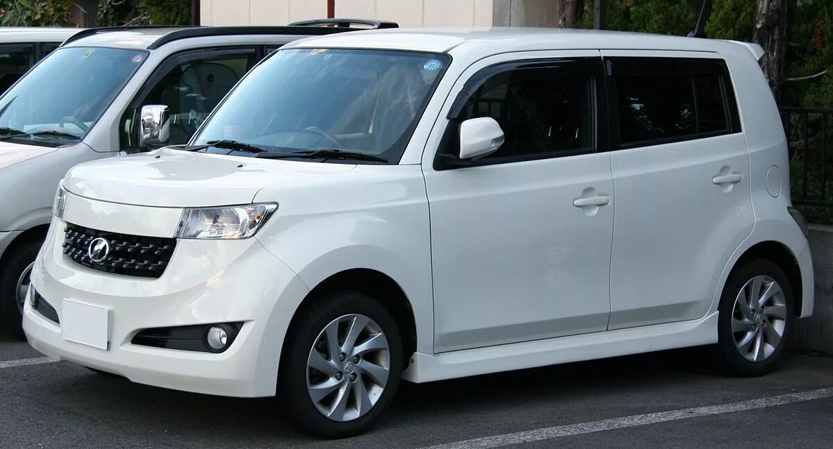 Toyota scion xb 2003. Toyota scion xb 2015. Тойота с квадратными арками. Scion xb 1. Тойота квадратная маленькая.
