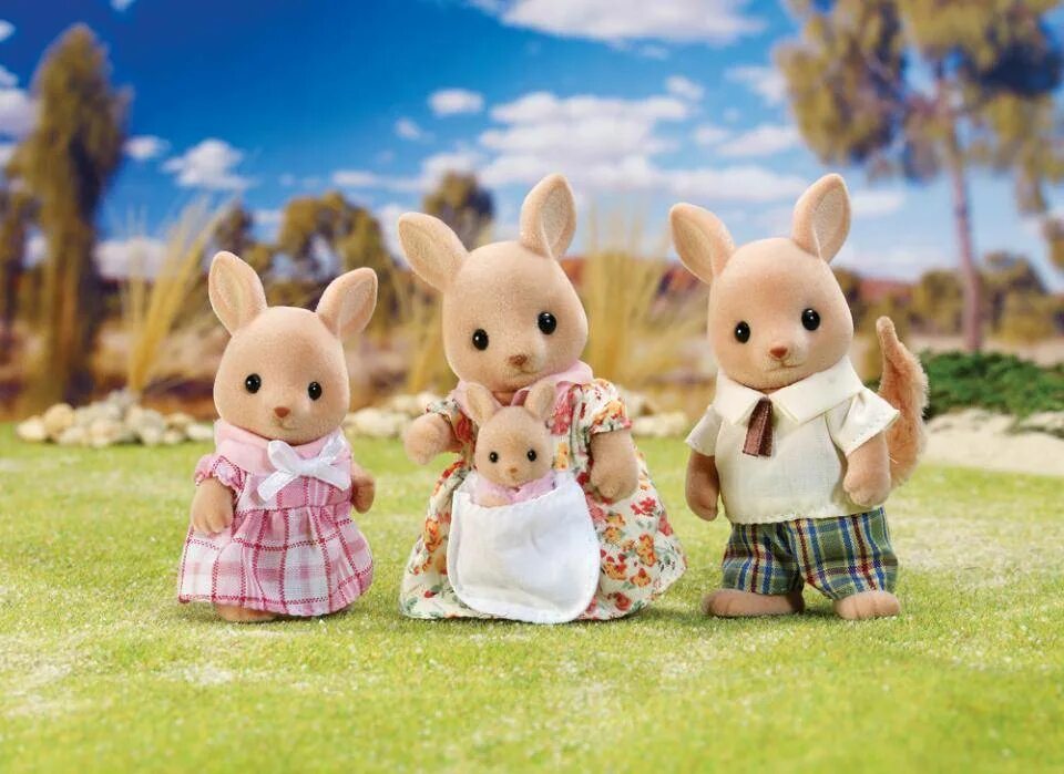 Песни smiling critters. Семья кенгуру Sylvanian Families. Сильвания Фэмили семья зайчиков. Сильвания Фэмили семья коровок. Сильвания Фэмили зайчики.