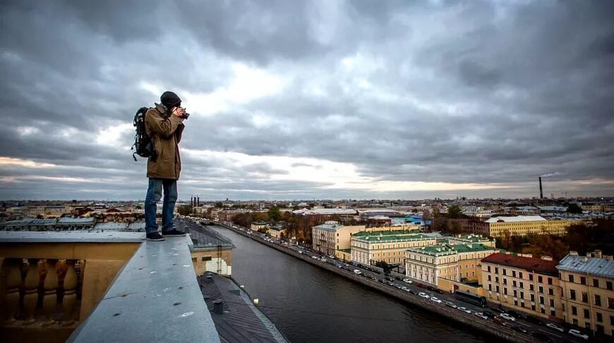 По крышам города стучит. Лиговский 65 крыша. Руфинг в Питере. На крыше. Питерские крыши.