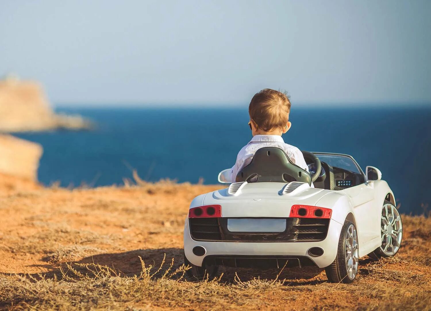 Children of machine. Happy child машина. Kids car. Happier машина. Реклама Мерседес с ребенком.