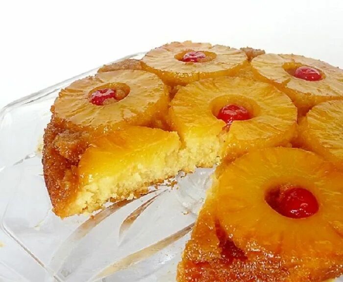 Выпечка с ананасом. Перевернутый ананасовый пирог. Pineapple upside-down cake пирог-перевертыш. Ананасовый тартатен. Тартатен с ананасами.