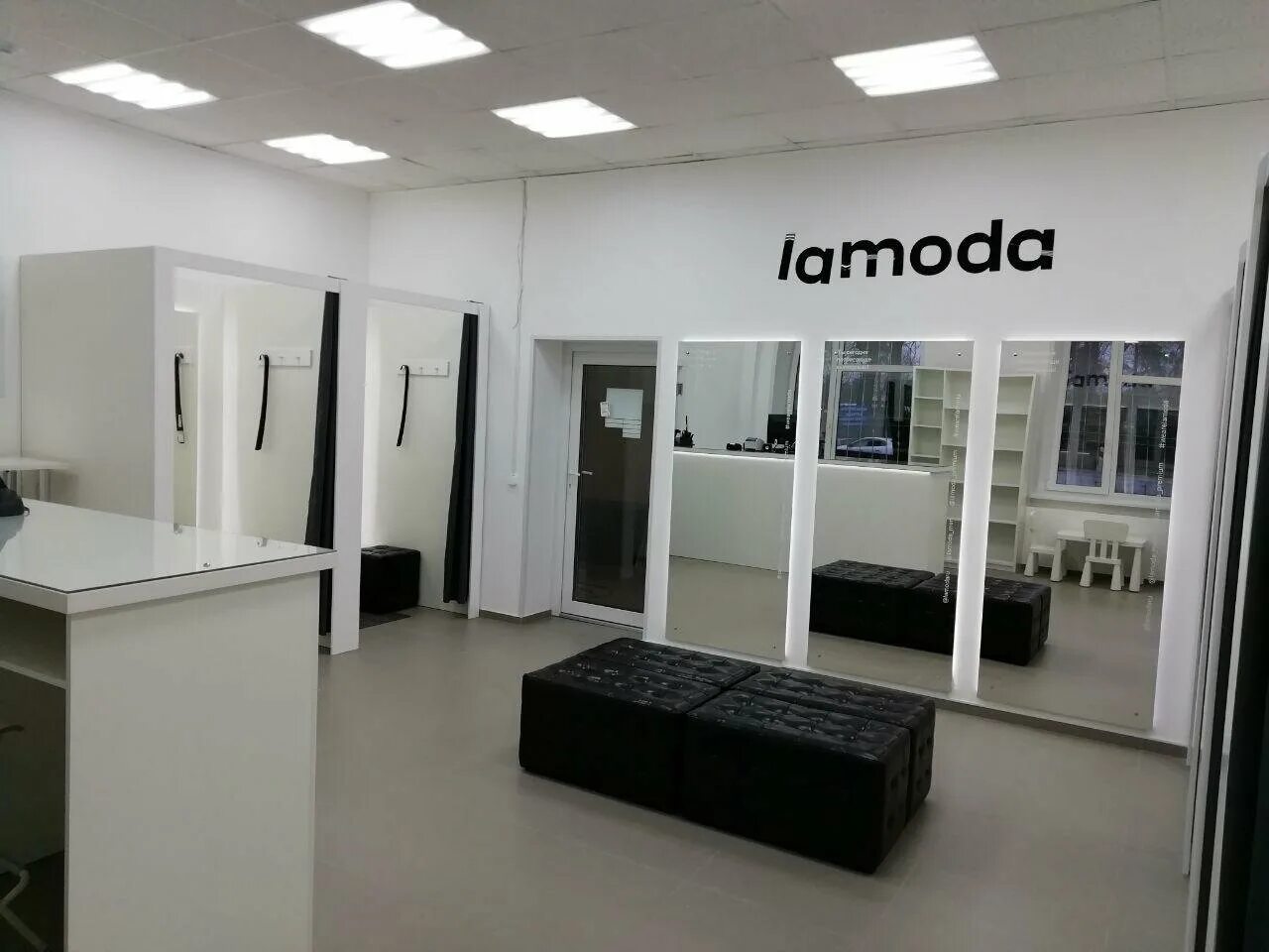 пвз ламода. осенний бульвар 12 ламода. ламода пункт выдачи аэропортовская 14. Lamoda. пункт выдачи ламода москва.