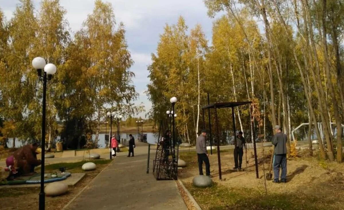 Нижегородская область городская среда. Город Семенов парк Ленинского Комсомола. Городской парк Навашино. Навашино парк зеленое озеро. Лето город Семенов парк Ленинского Комсомола.