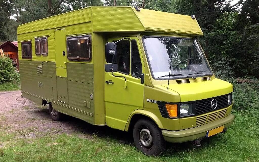 Купить мерседес почтовик. Mercedes Benz 207d Camper. Мерседес Бенц т1 фургон. Mercedes t1 почтовик автодом. Мерседес-Бенц 308d кемпер.