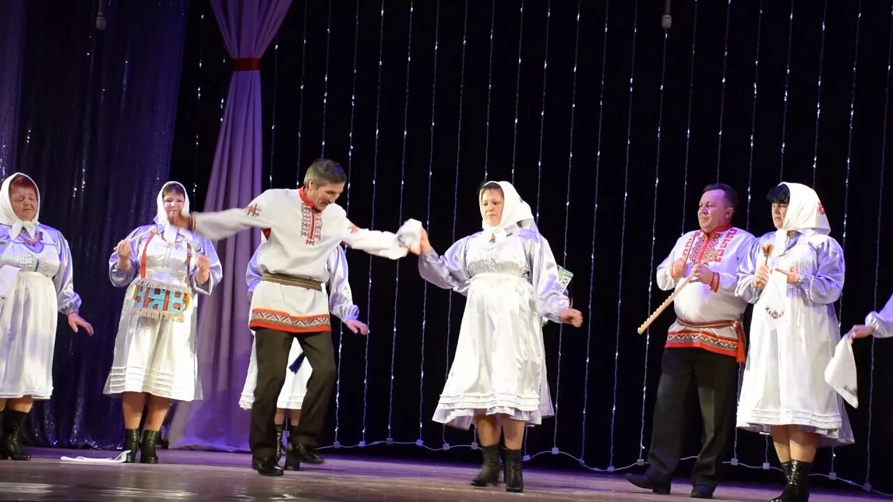 Чувашский танец плясовая. Танцевальные чувашские песни для гулянки. Чувашская танцевальная группа. Чувашские песни. Чувашская танцевальная группа.