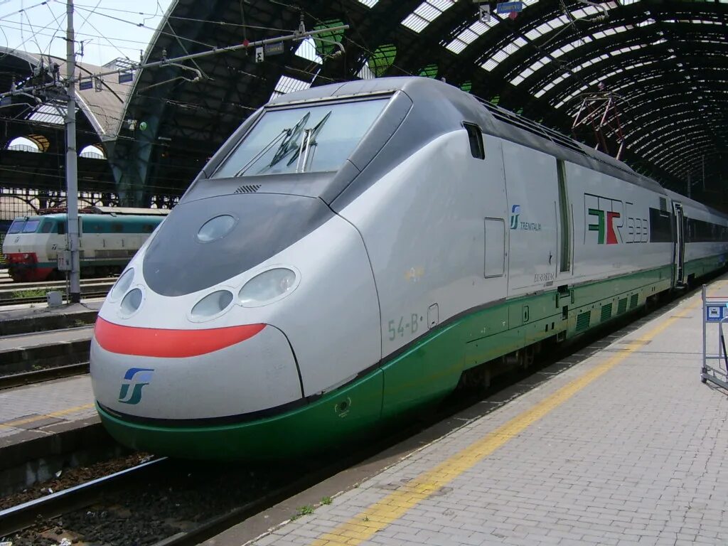 грязные украинские вагоны. фото полный вагон электрички. скоростные поезда швейцарии. электрички в швейцарии. скоростной поезд евростар.