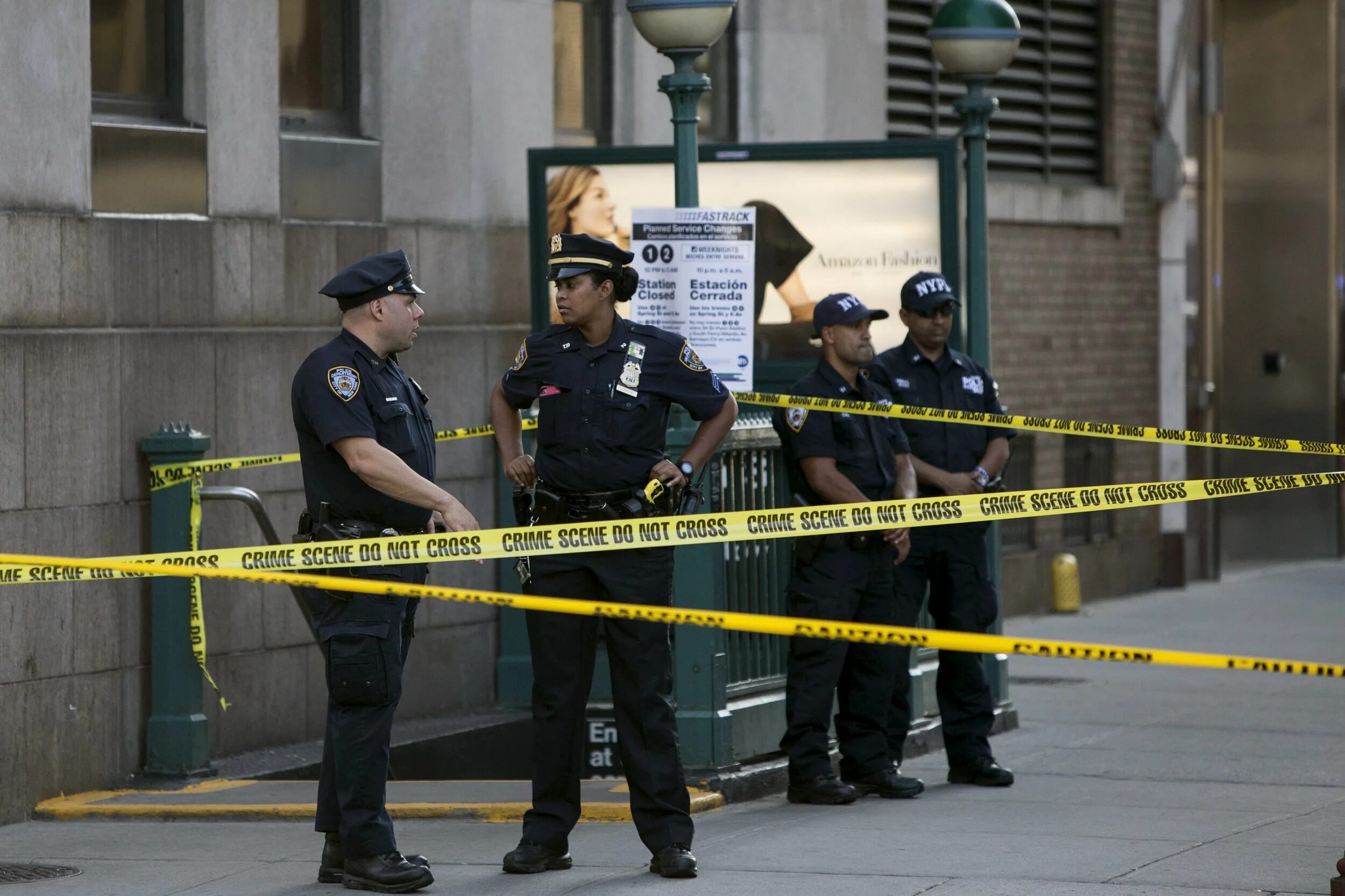 The police decided to go with investigation. Ограждения NYPD. Американская лента преступлений.