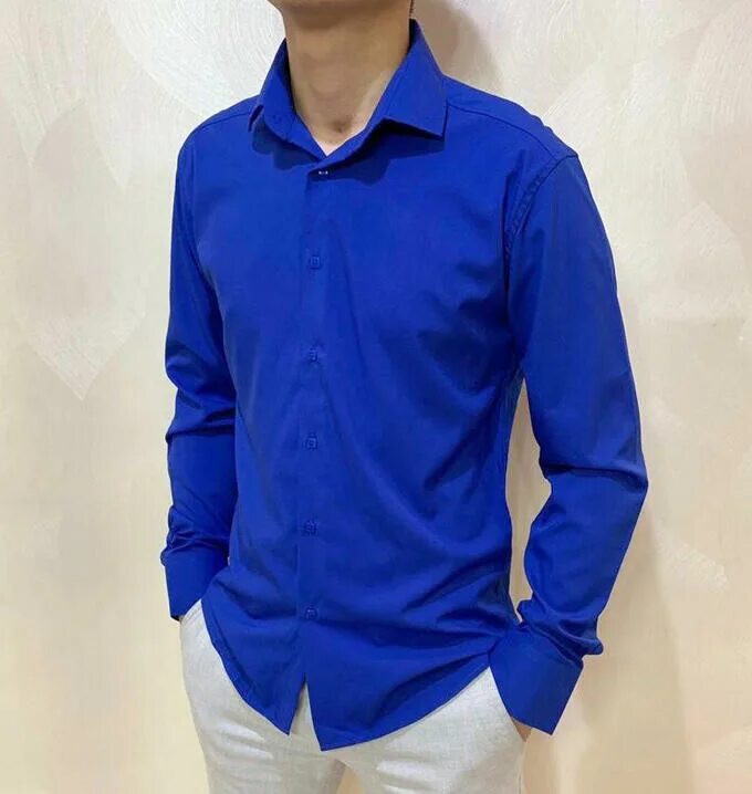 Купить синюю рубашку мужскую. Синяя рубашка мужская. Ярко синяя рубашка мужская. Мужская рубашка яркая синяя. Темно синяя рубашка.