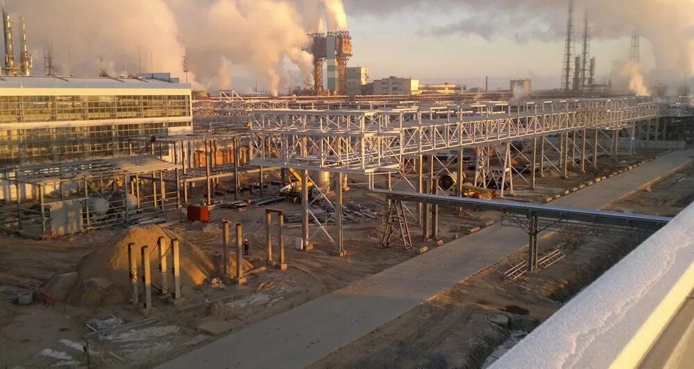 Производство в великом новгороде. Акрон Великий Новгород. Завод ЧМК Челябинск. Акрон химический завод. Завод Акрон в в. Новгороде.