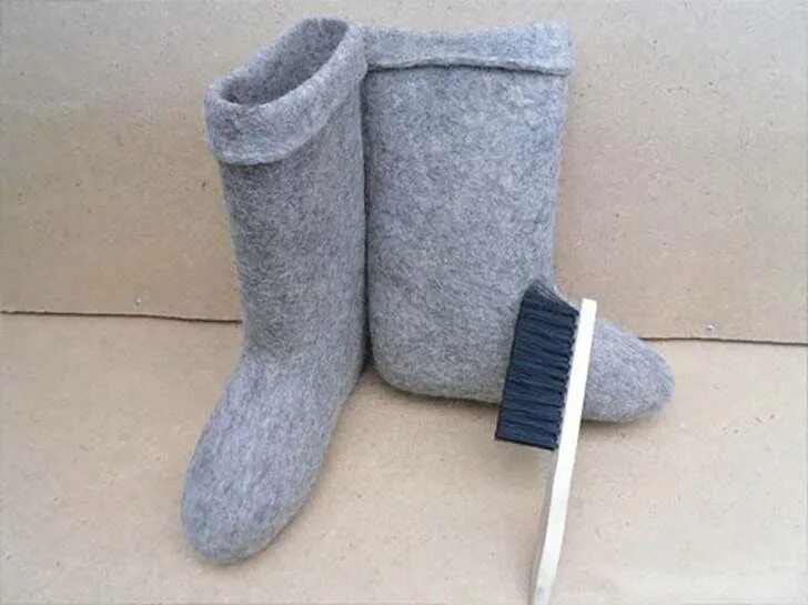 Валяная обувь ботинки. Химчистка валенки. Как почистить валенки. Зимние валенки. Чистка валенок.