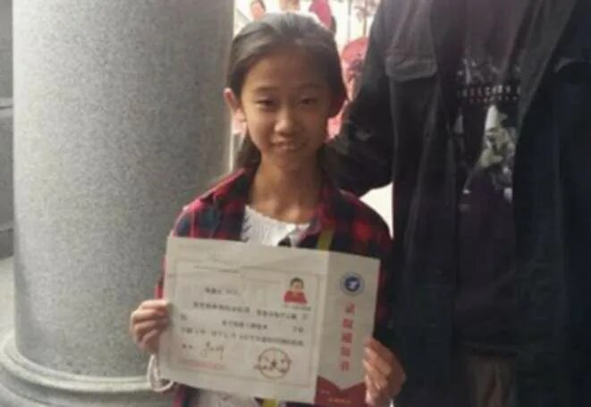 Парты в китайских школах. Си цзиньпин и народ. Десятилетние китайские девочки. Си цзиньпин иероглифы. 10 лет в китае.