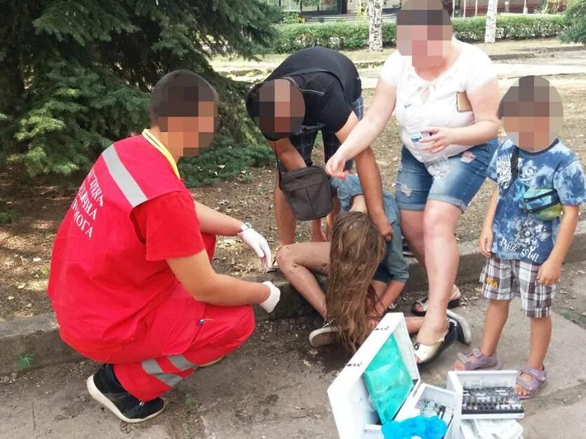 Нашел пьяную девушку в лесу
