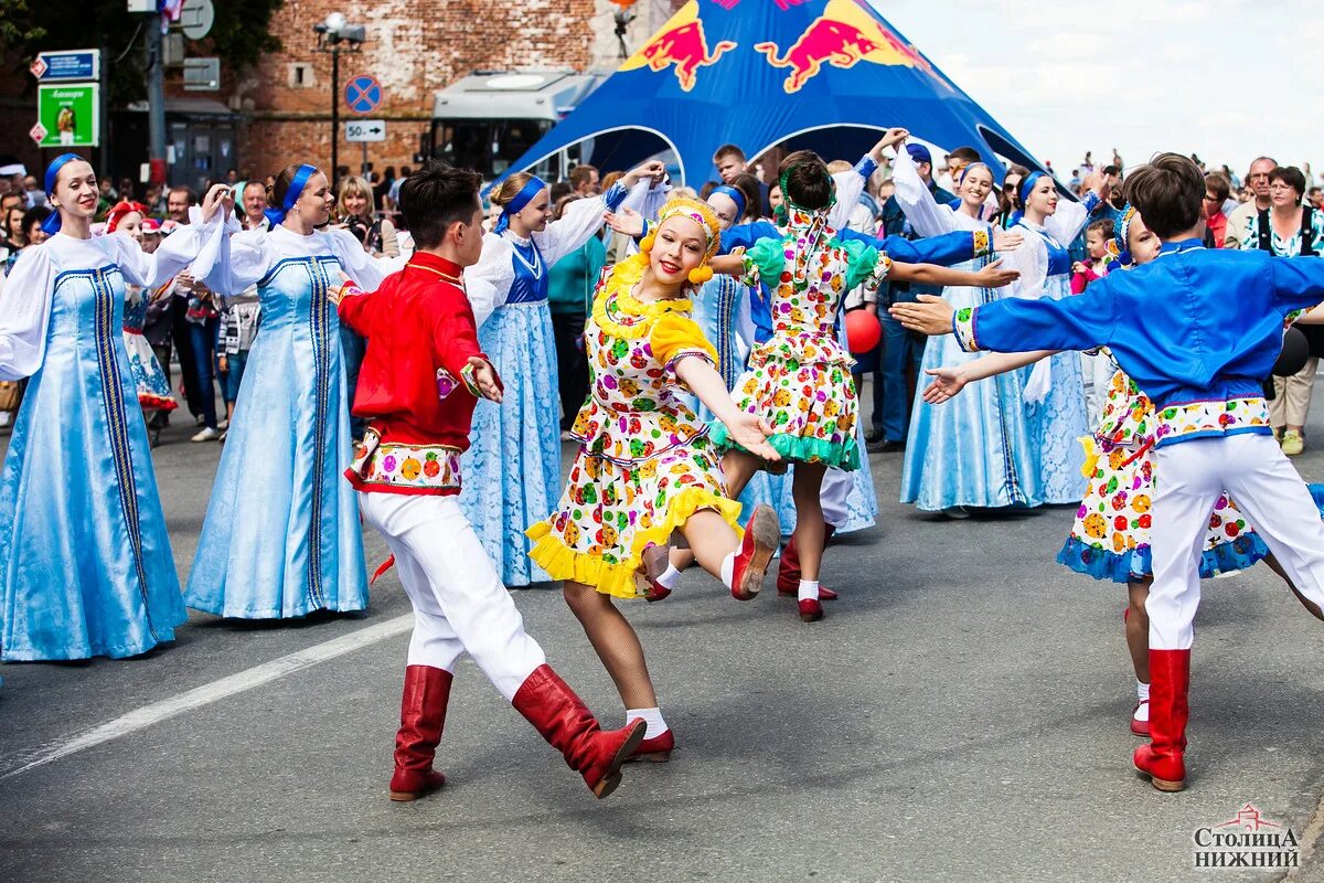 Широкий праздник в россии. Праздник. День России празднование. Праздник в городе. Праздник в городе Россия.