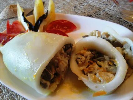 Кальмары фаршированные грибами