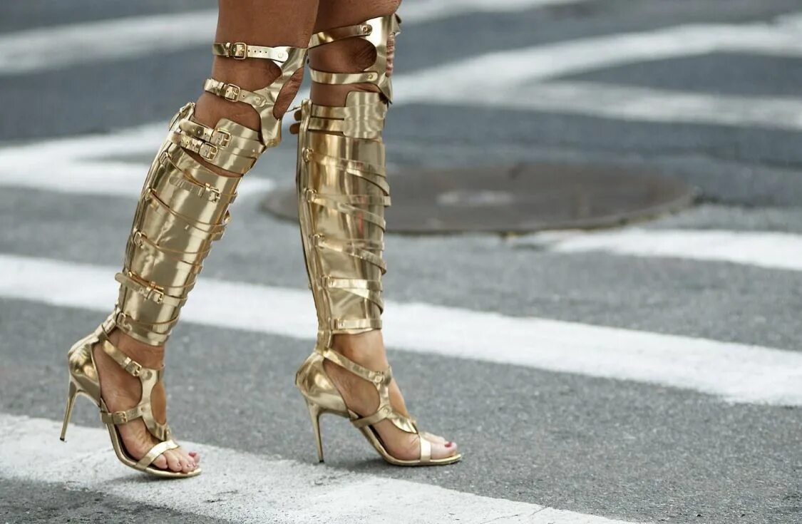 Дорогие сапоги женские. Самые дорогие мужские сапоги в мире. Самые дорогие сапоги. Самые дорогие женские сапоги. Блестящие сапоги.