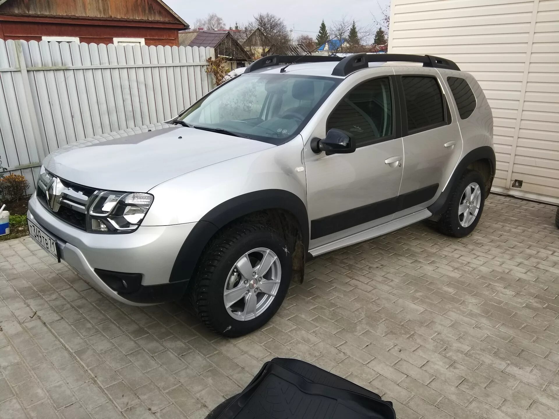 Дастер обл авито. Renault Duster Adventure. Renault Duster Adventure 2019. Renault Duster Silver. Дастер Adventure серебристый.