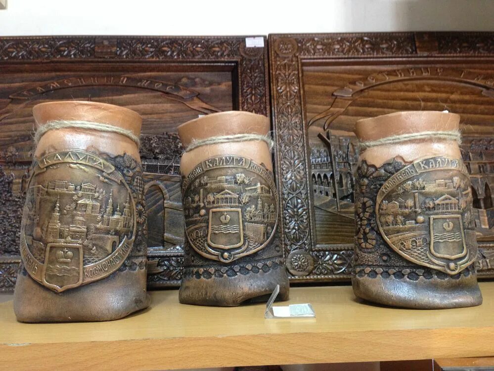 Что привезти из калуги. Сувениры из калуги. Калужское тесто десерт. Что привезти из калуги. Народное промыслы калуги тарусская керамика.