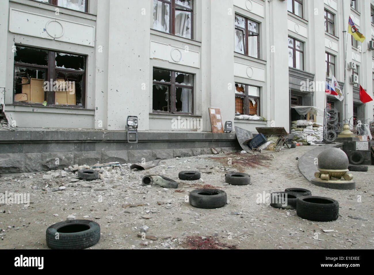 2 июня 2011. Обстрел Луганска 2 июня 2014. Авиаудар по зданию Луганской областной администрации.