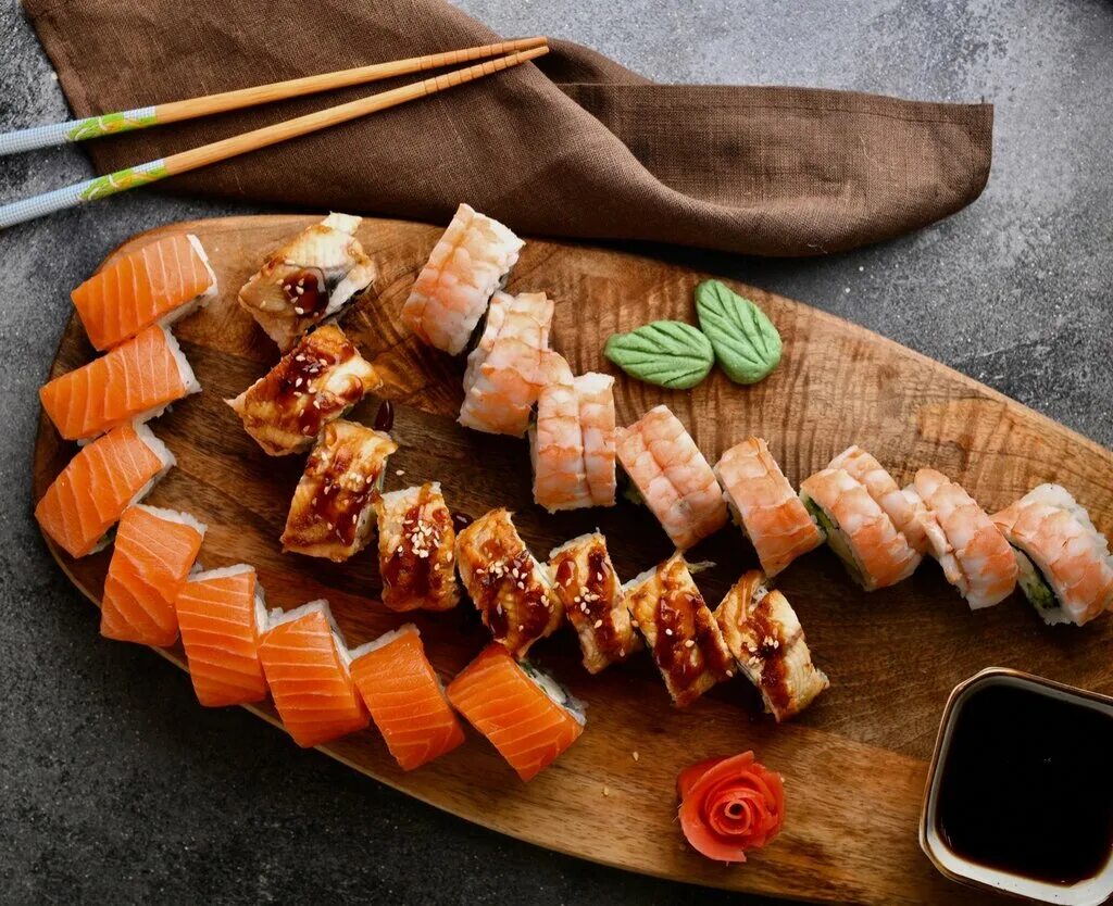 Роллы это фаст фуд или нет. Ролл с омлетом внутри. Роллы это фаст фуд или нет. Японская кухня. Суши бар филадельфия.