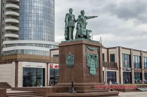 Памятник основателям