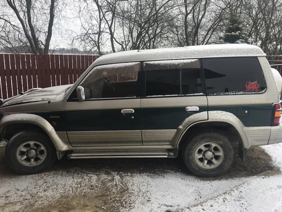 Купить митсубиси паджеро 2 дизель. Mitsubishi Pajero II 1995. Mitsubishi Pajero 1995. Паджеро 2 1995. Мицубиси Паджеро 1995 года.