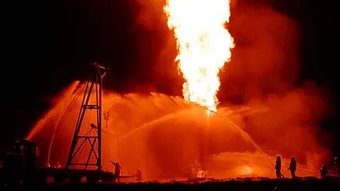 Пожарный нефть