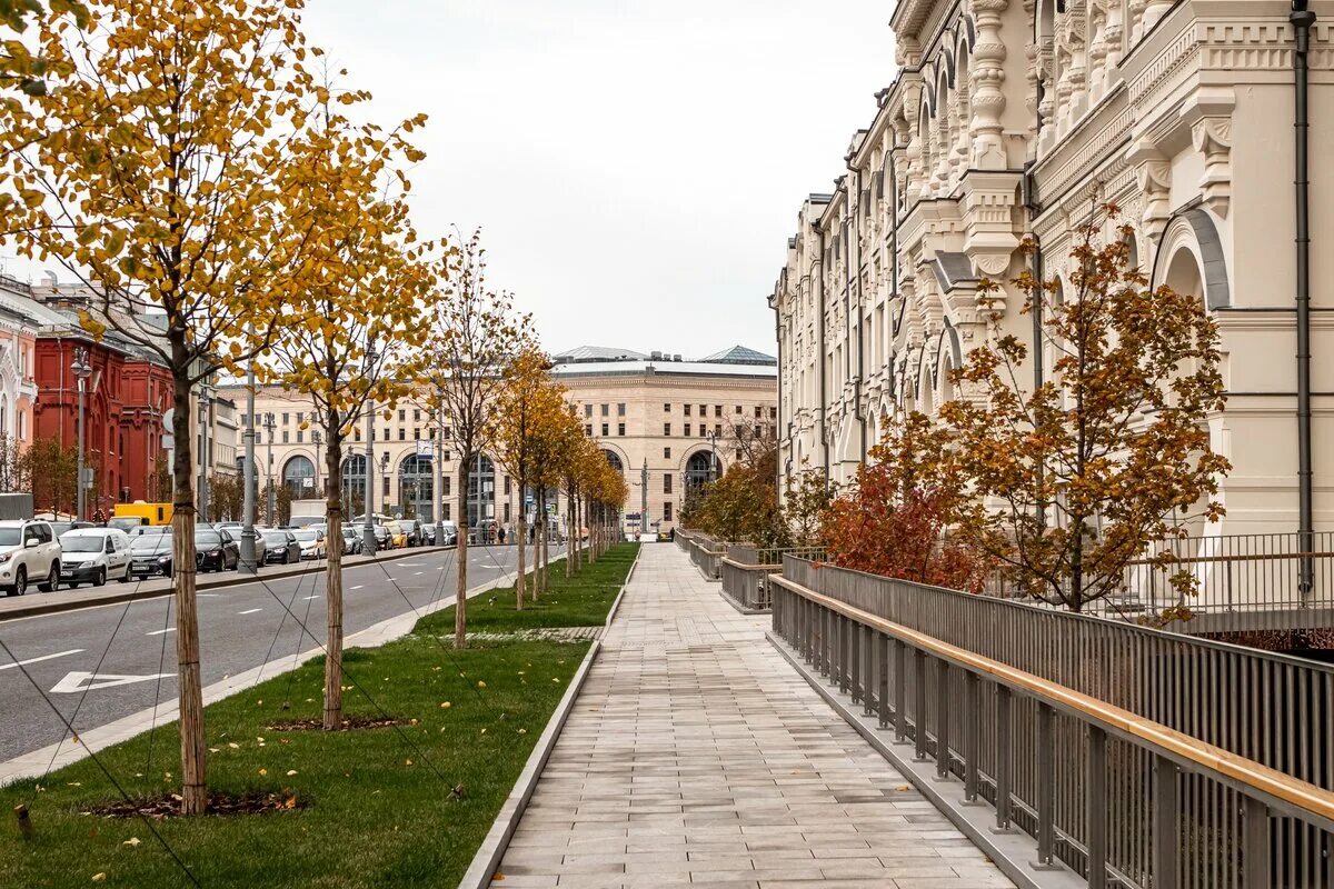 Все улицы россии. Осенняя улица. Улицы Москвы. Красивые улицы Москвы. Московская улочка.