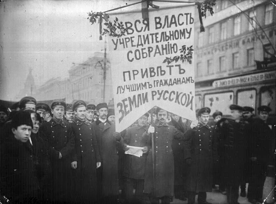 Россия 1917 год новый год. Всероссийское учредительное собрание 1918. Учредительное собрание 5 января 1918 г.. Роспуск учредительного собрания 1917. Разгон учредительного собрания 1918.