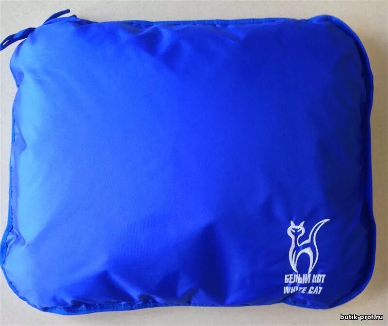 Подушка с черно белыми котиками. Подушка белый кот. Подушка диванная котенок kitty. Кот-подушка. Подушка белый котик.