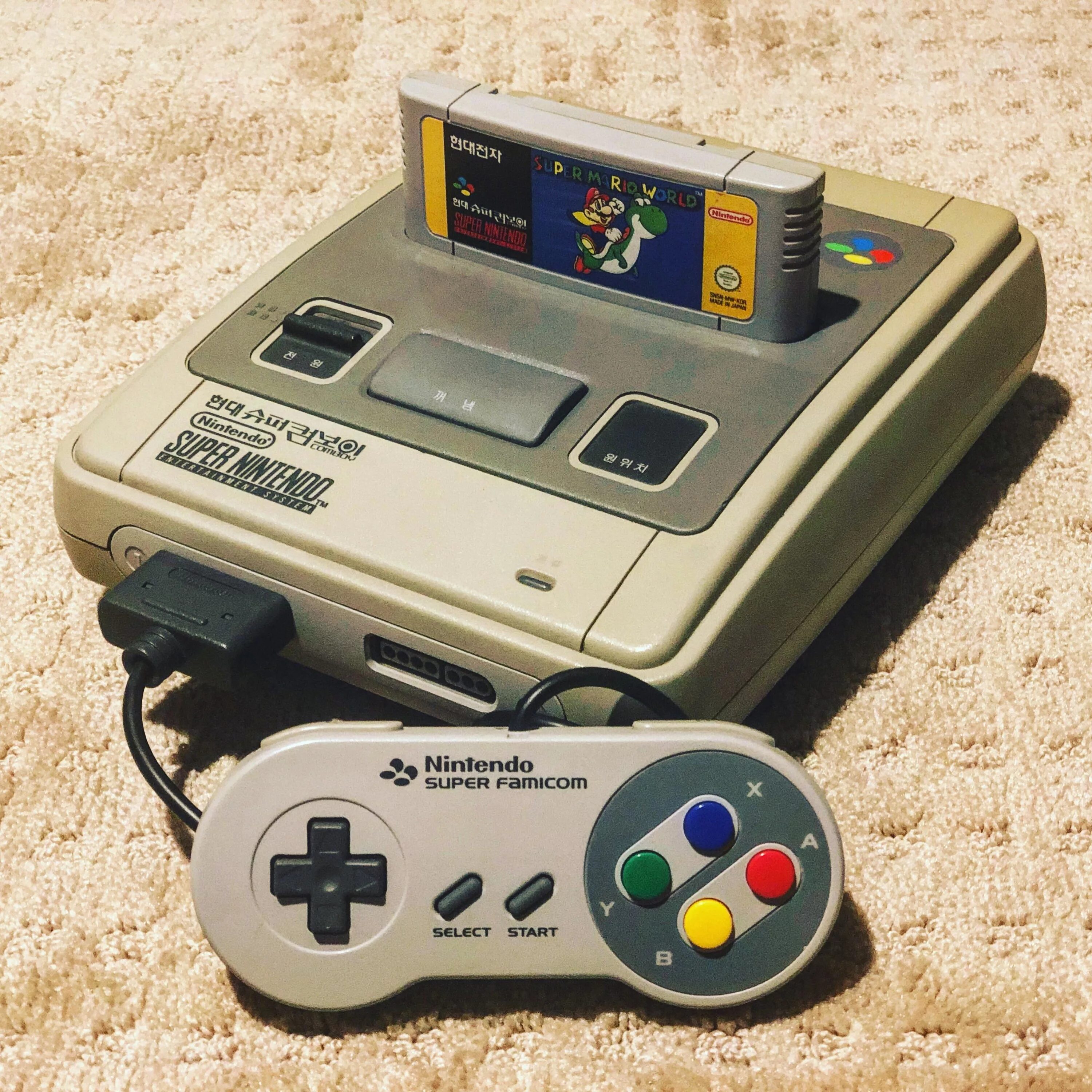 Super famicom. Super Famicom приставка. Игровая приставка супер Нинтендо. Nintendo super Famicom. Приставка Нинтендо 32 бит.