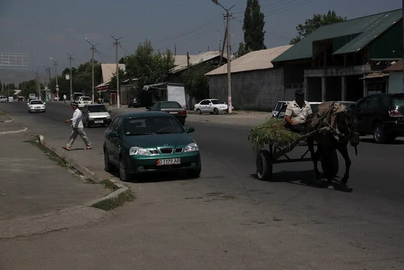 Пагода Ош Узген. Такси карс Узген. Ферганская улица Ош. Вечерняя дорога Ош Узген машина.