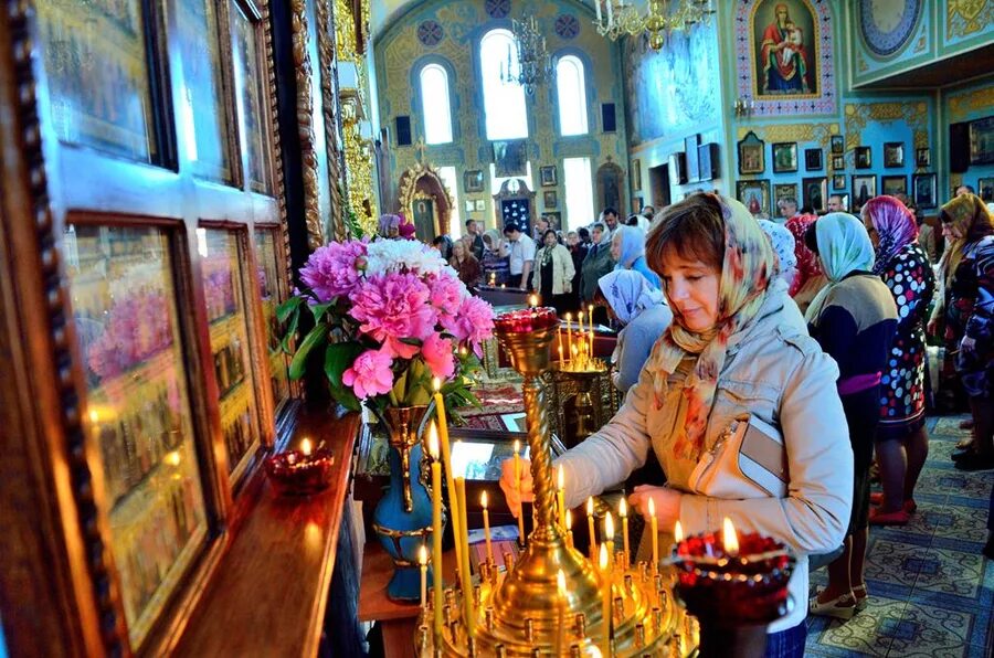 4 ноября родительская суббота. 19 Июня Троицкая родительская суббота картинки. Троицкая суббота фото. Святая суббота фото. Храм. Родительская суббота. Цвет платка фото.