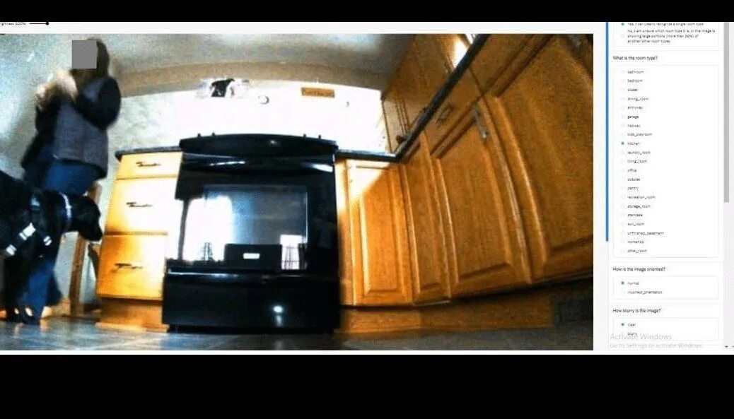 Девушка с роботом пылесосом. Пылесос следит. Снимки сделанные роботом пылесосом. Робот пылесос полярис pvcr0920wv. Роботы пылесосы фоткают людей?.