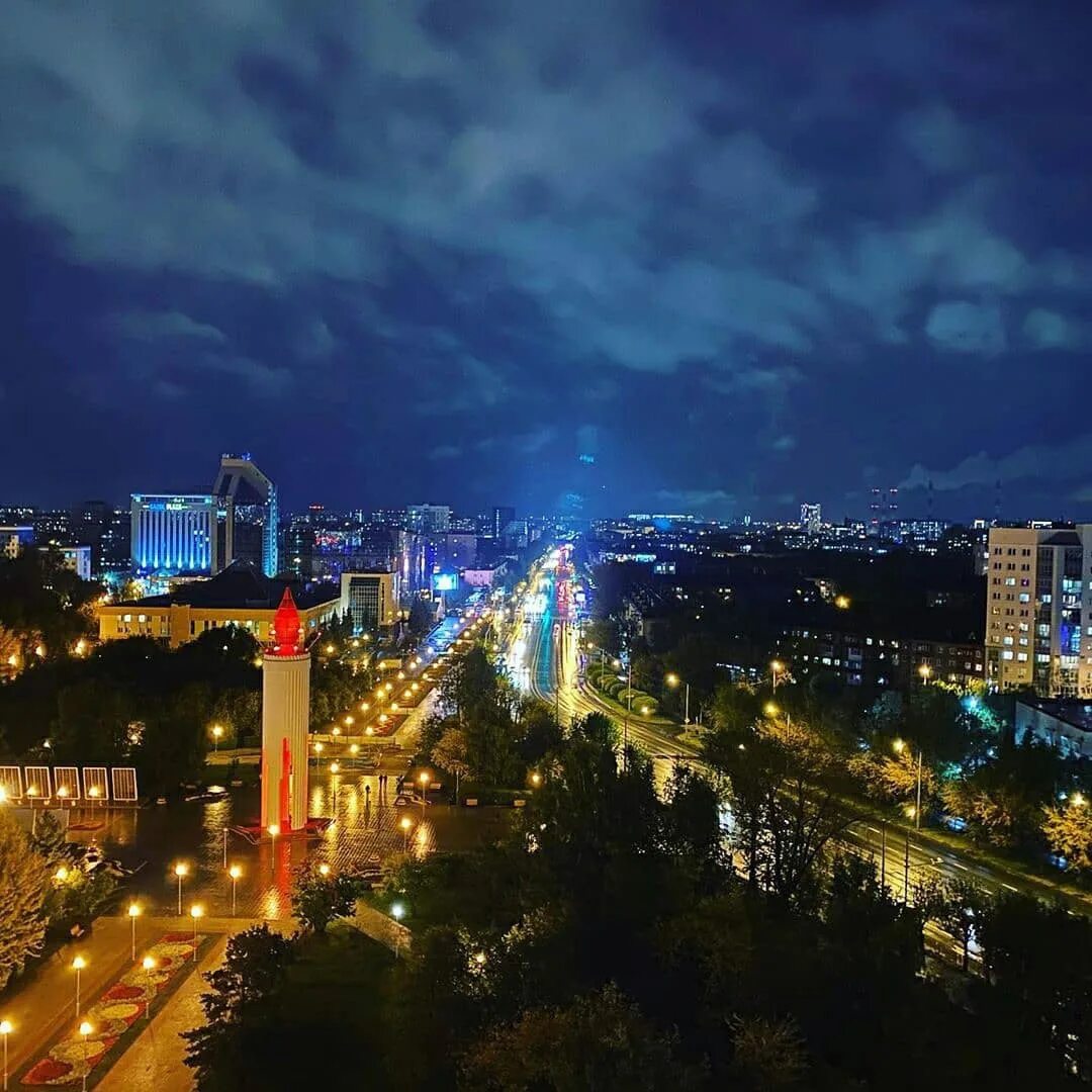 Тюмень лайв. Ночная тюмень. ночной город тюмень. тюмень ночью. красивые места в тюмени ночью.