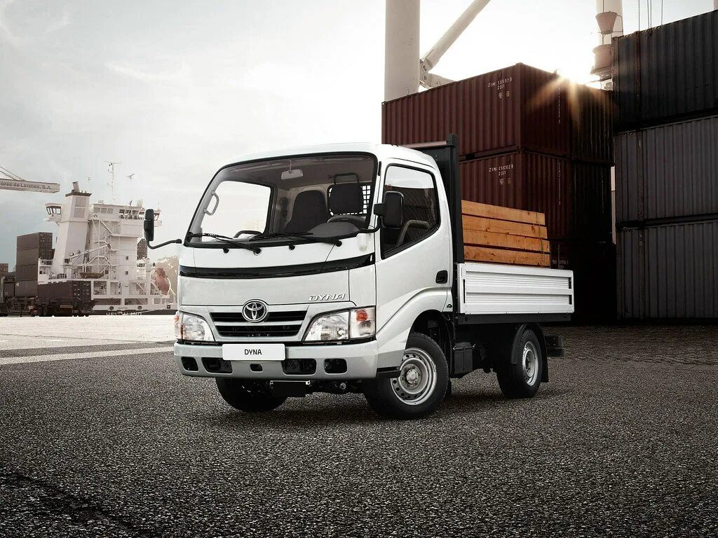 Грузовичок фото. Toyota Dyna 300. Тойота Дюна 1.5 тонна. Грузовая Тойота Дюна. Тойота Дюна 1.5 тонны фургон.